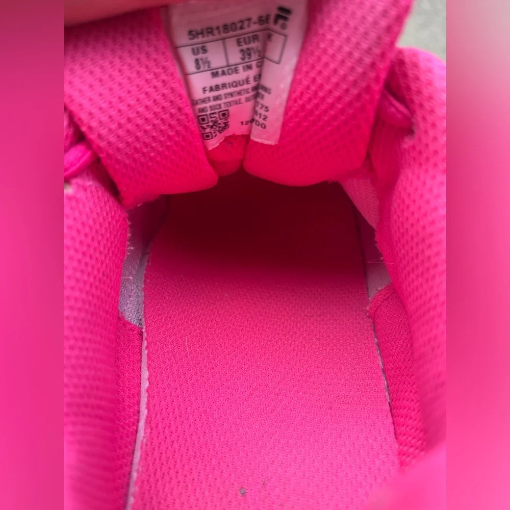 FILA pink athletic shoes. Comfortable & cute. Women’s size 8.5